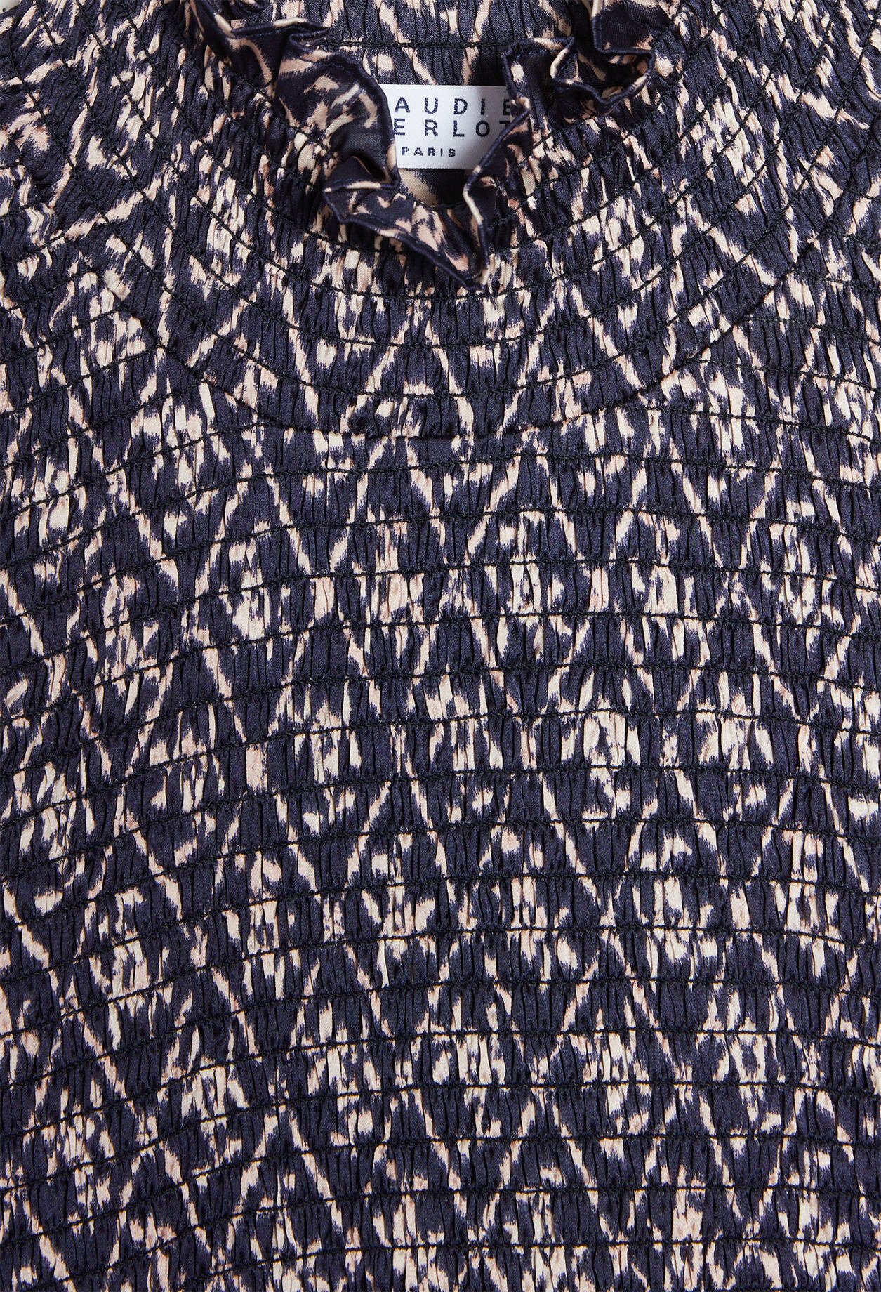 Robe &agrave; col montant