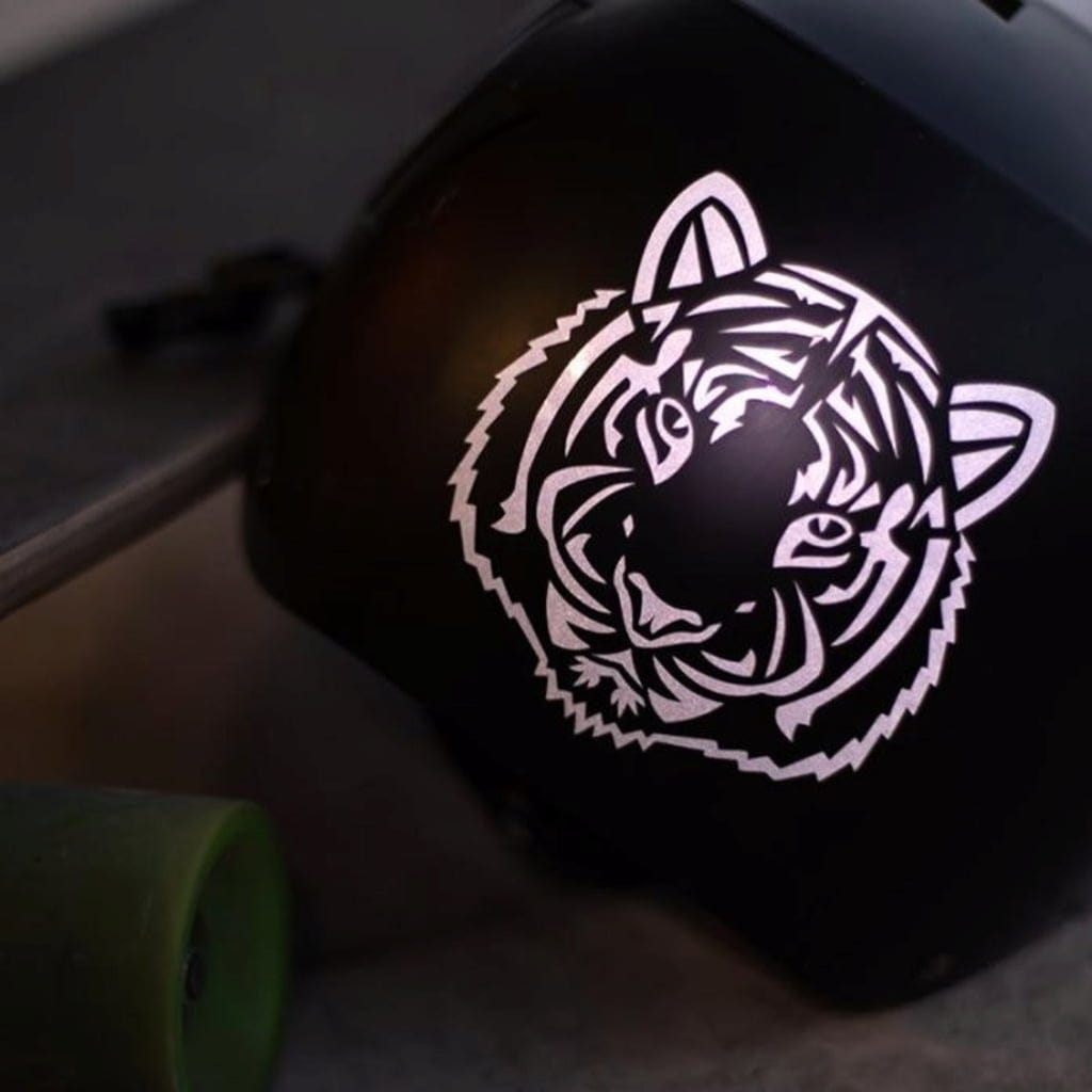 Silhouette  Reflective Vinyl - 30,5 cm x 1,2 m, Silver    Reflektierende Spezialfolie
