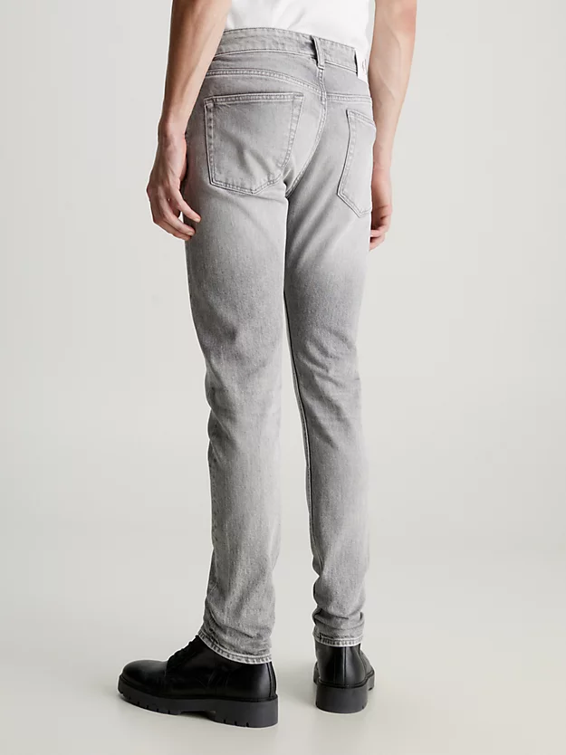 Calça jeans slim tapered