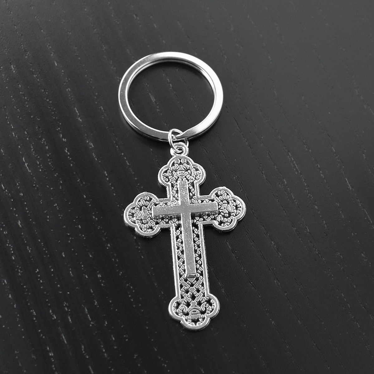 Porte-clés croix chrétienne tréflée argenté