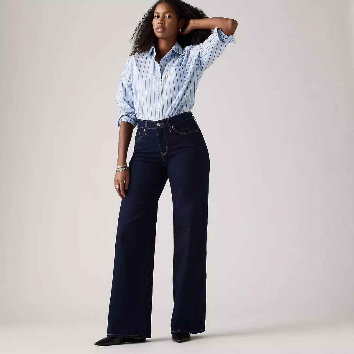 Calça Jeans Levi's 318 Modeladora de Pernas Largas