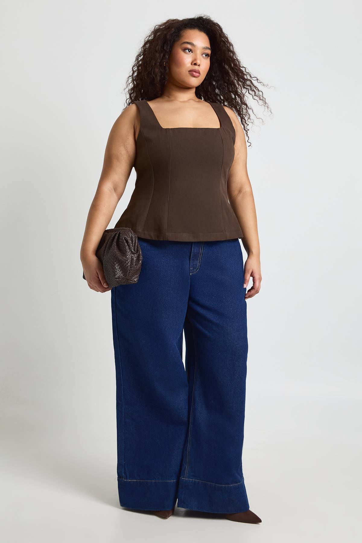boohoo Haut Peplum Grande Taille En Sergé À Encolure Carrée