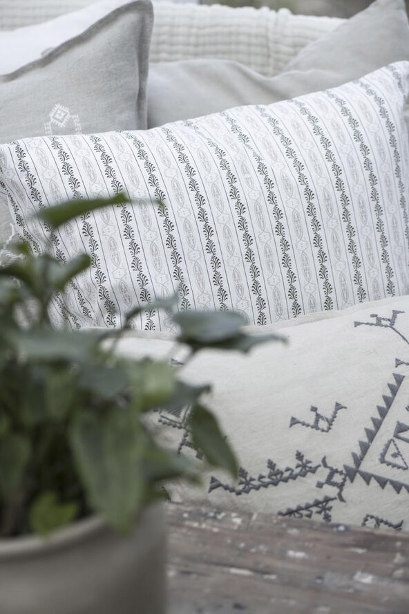 Ib Laursen Pude hvid m/beige/grønt mønster Multi