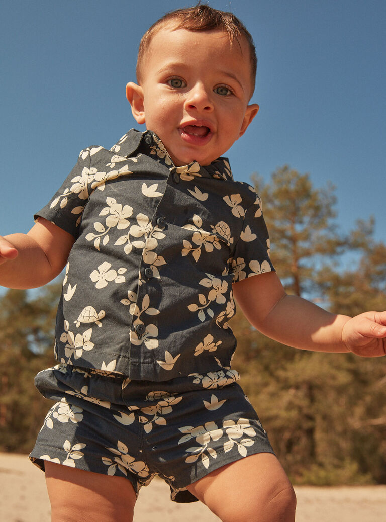 Chemise noir ardoise à imprimé feuilles et tortues