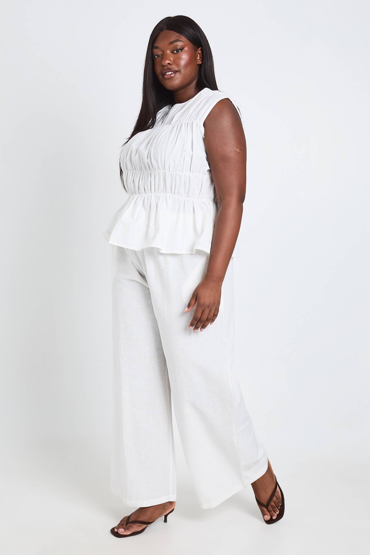 boohoo Ensemble Grande Taille Haut Col Montant Froncé Et Pantalon Jambes Larges