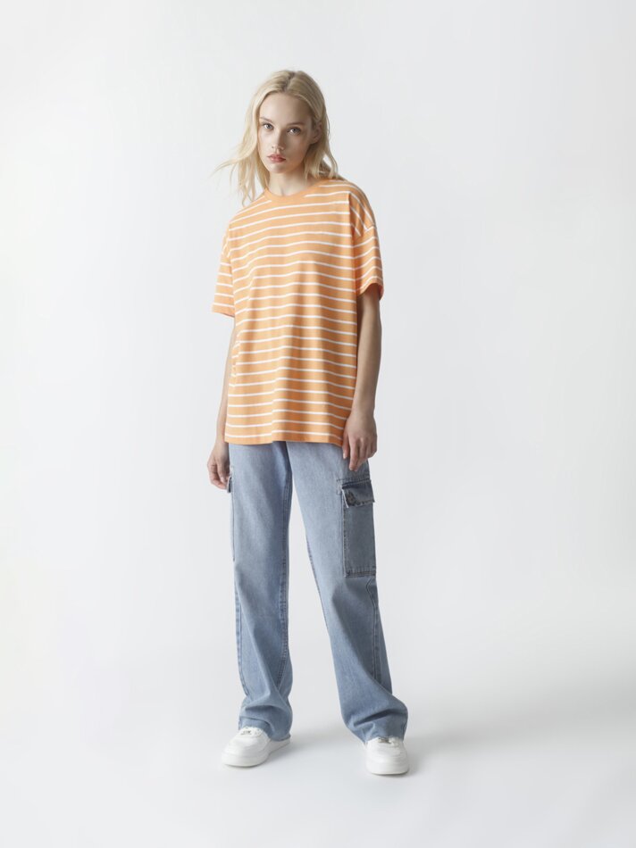 Camiseta oversized de manga curta - Branca/laranja