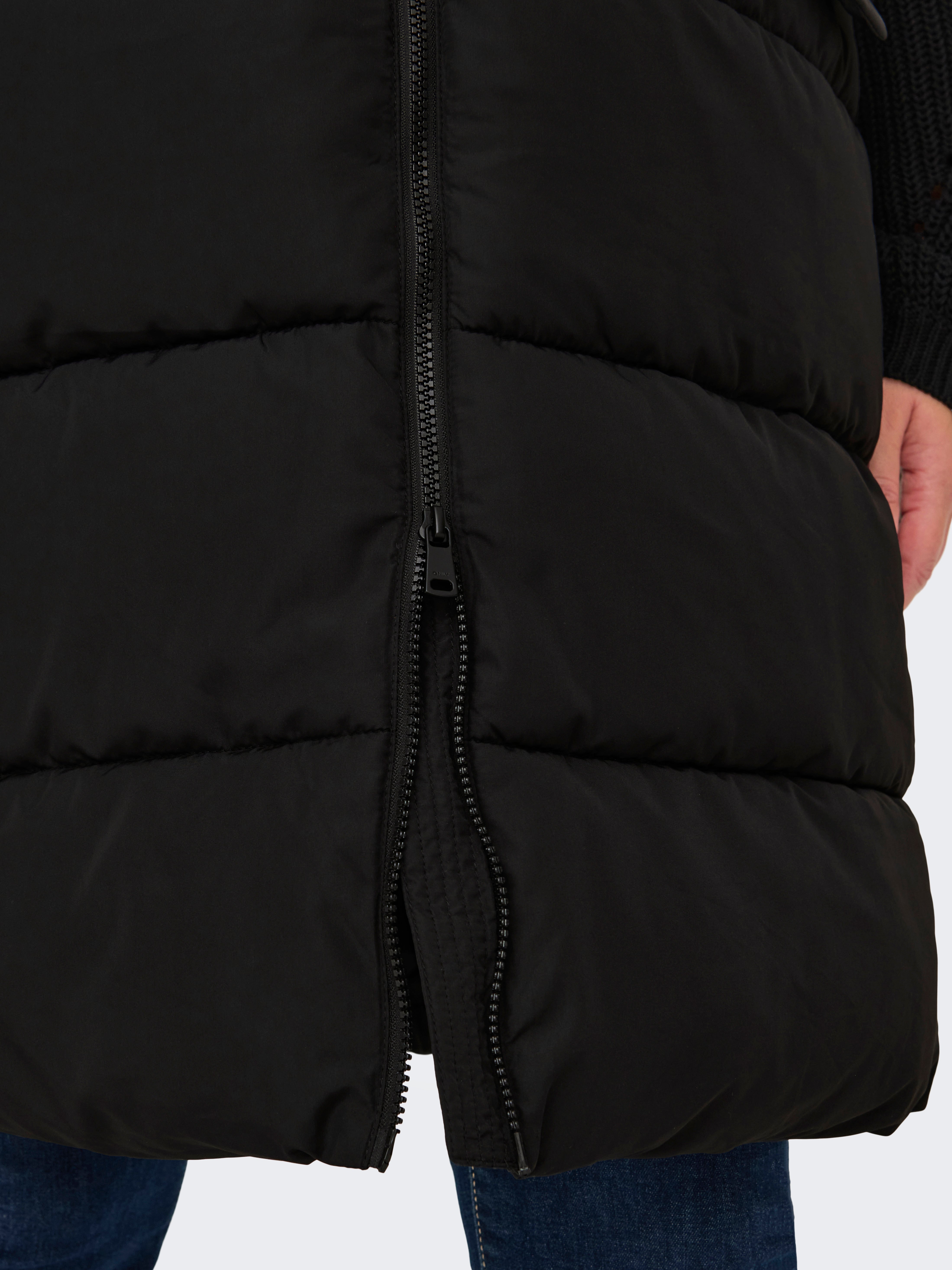 CARMATILDE Weste Black