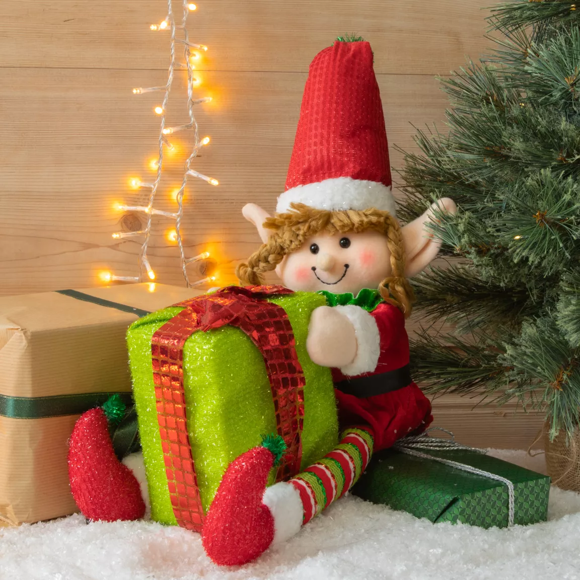 Lutin farceur assis (H30 cm) Odette et son cadeau