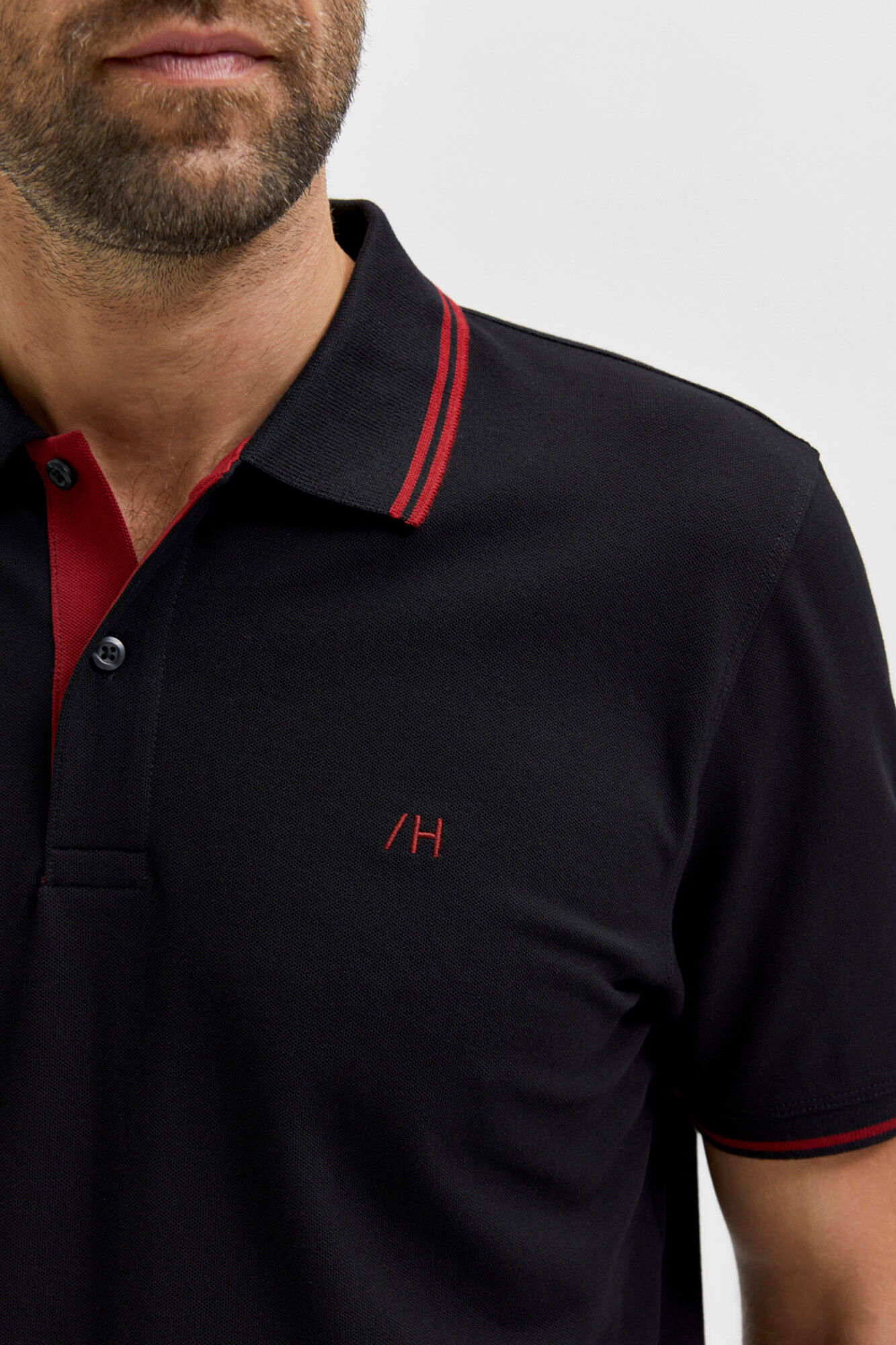 Camisa polo de manga curta com detalhe listrado - Preta