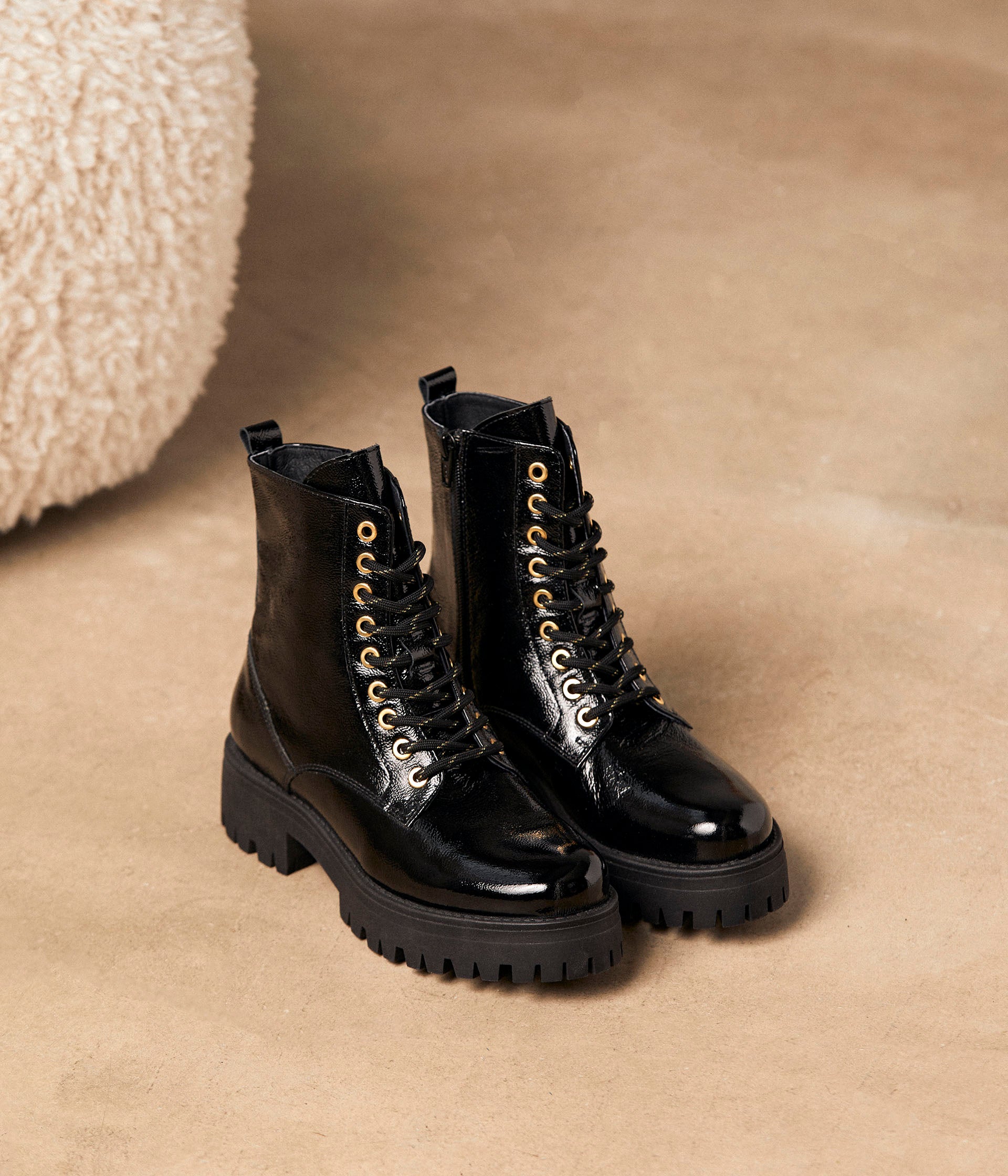 Bottines crantées vernies Alexandrine