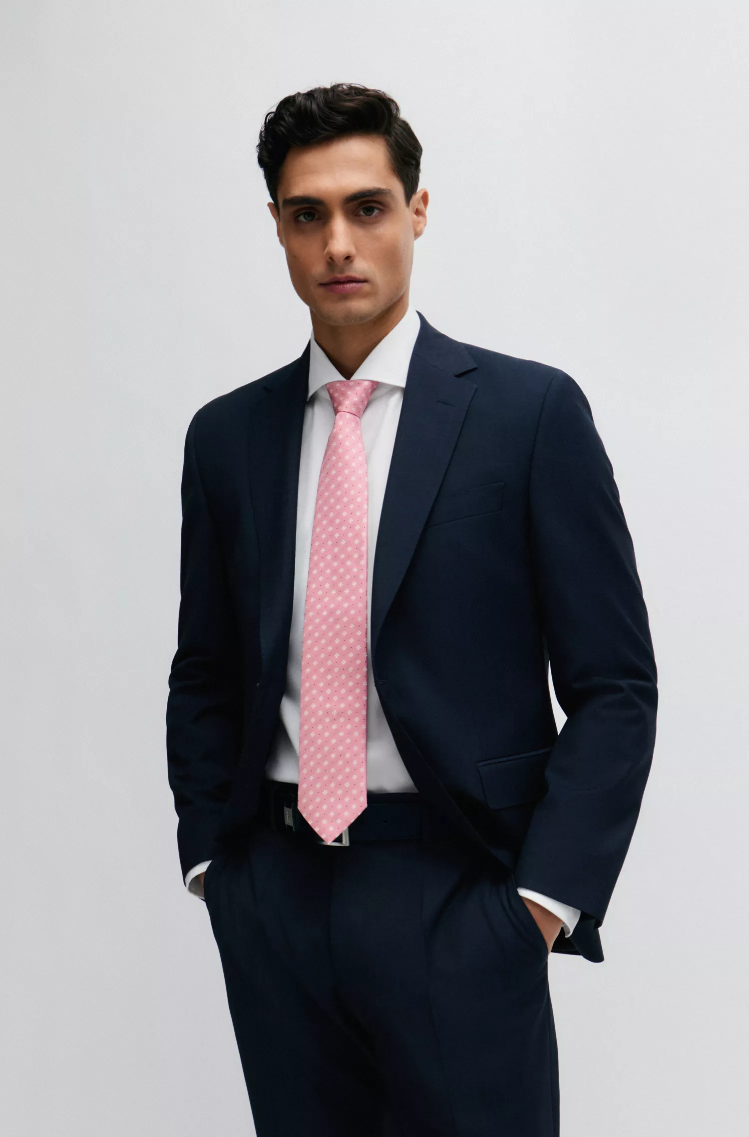 Gravata BOSS em mistura de seda preta com padrão jacquard.