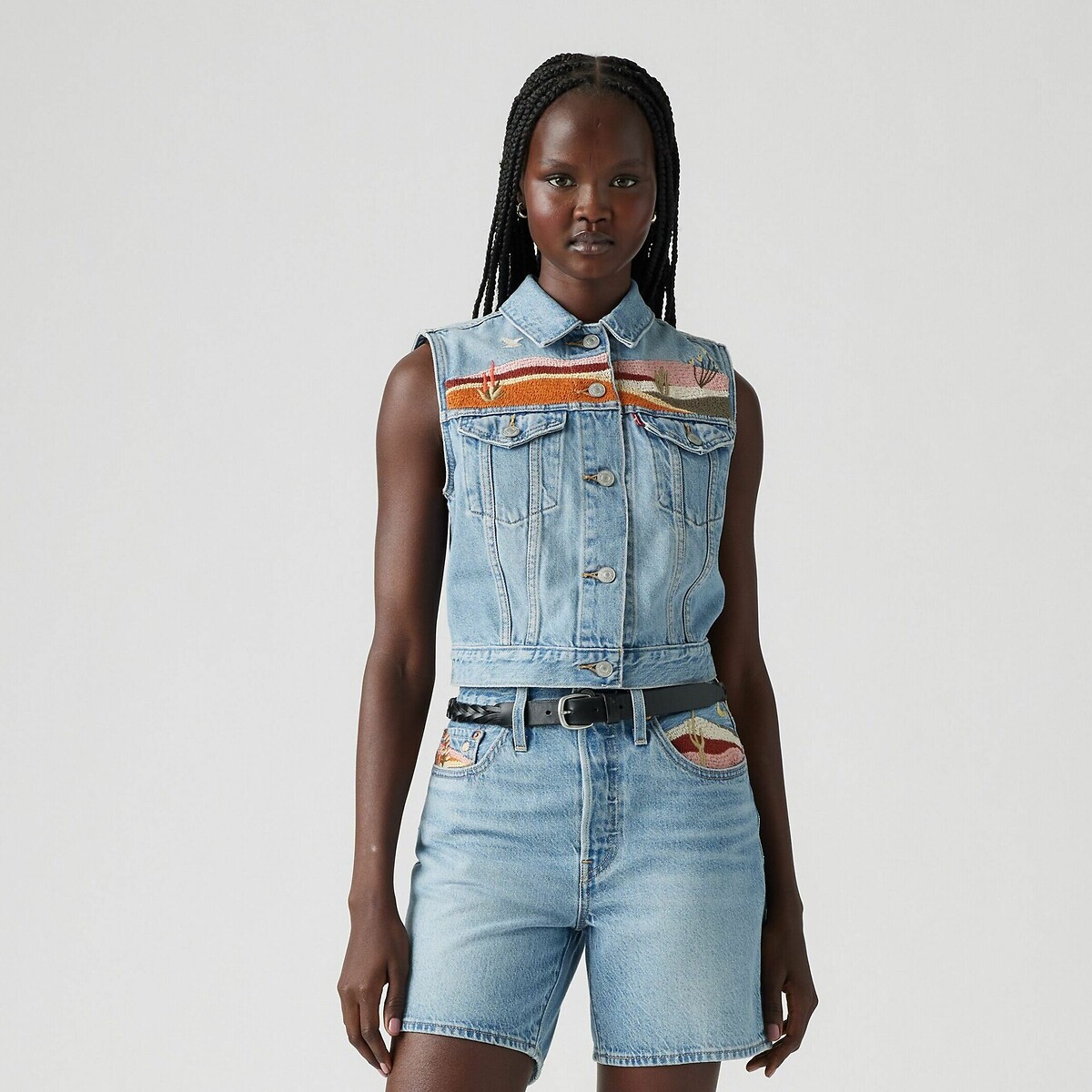 Colete jeans sem mangas bordado da Levi's