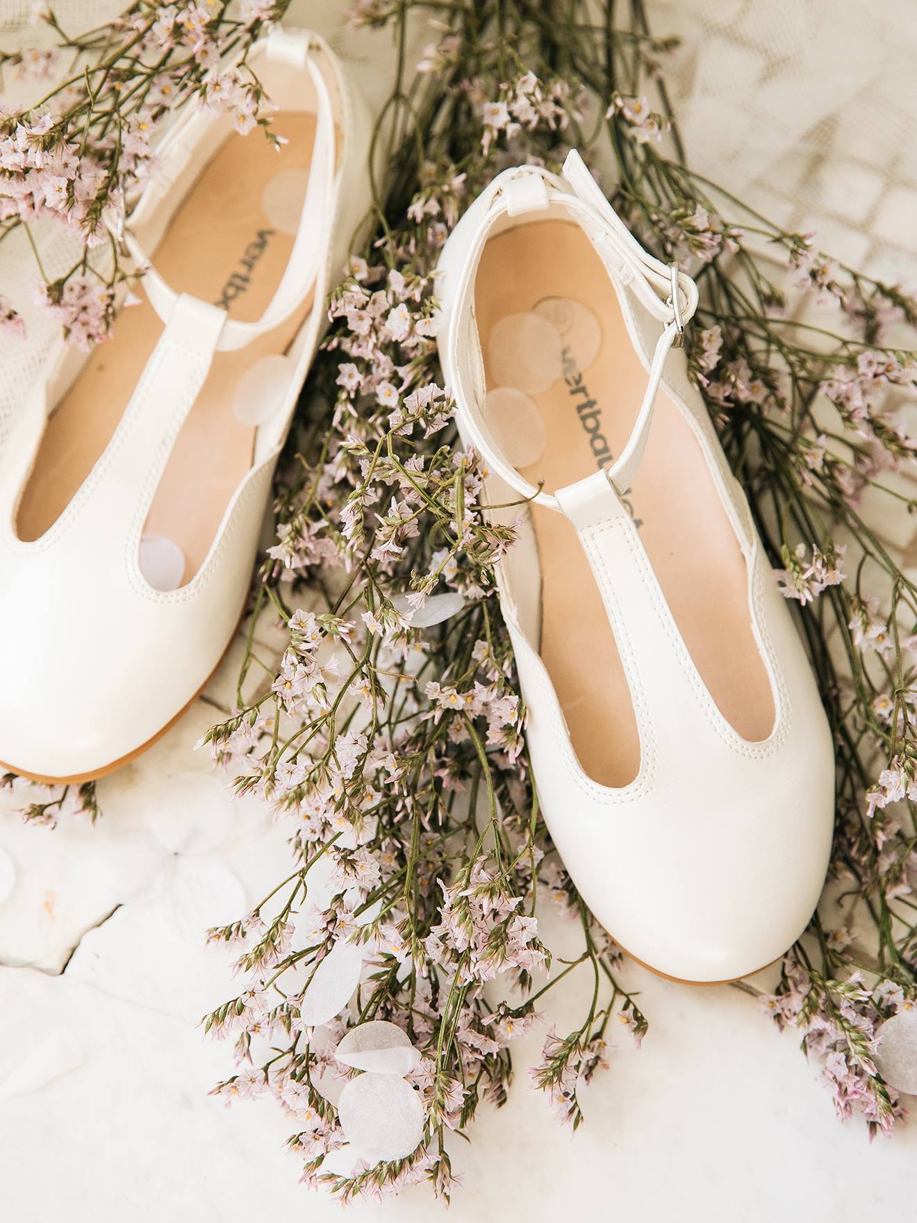 Sapatilhas de ballet rosa claro lisas com tira em T para meninas