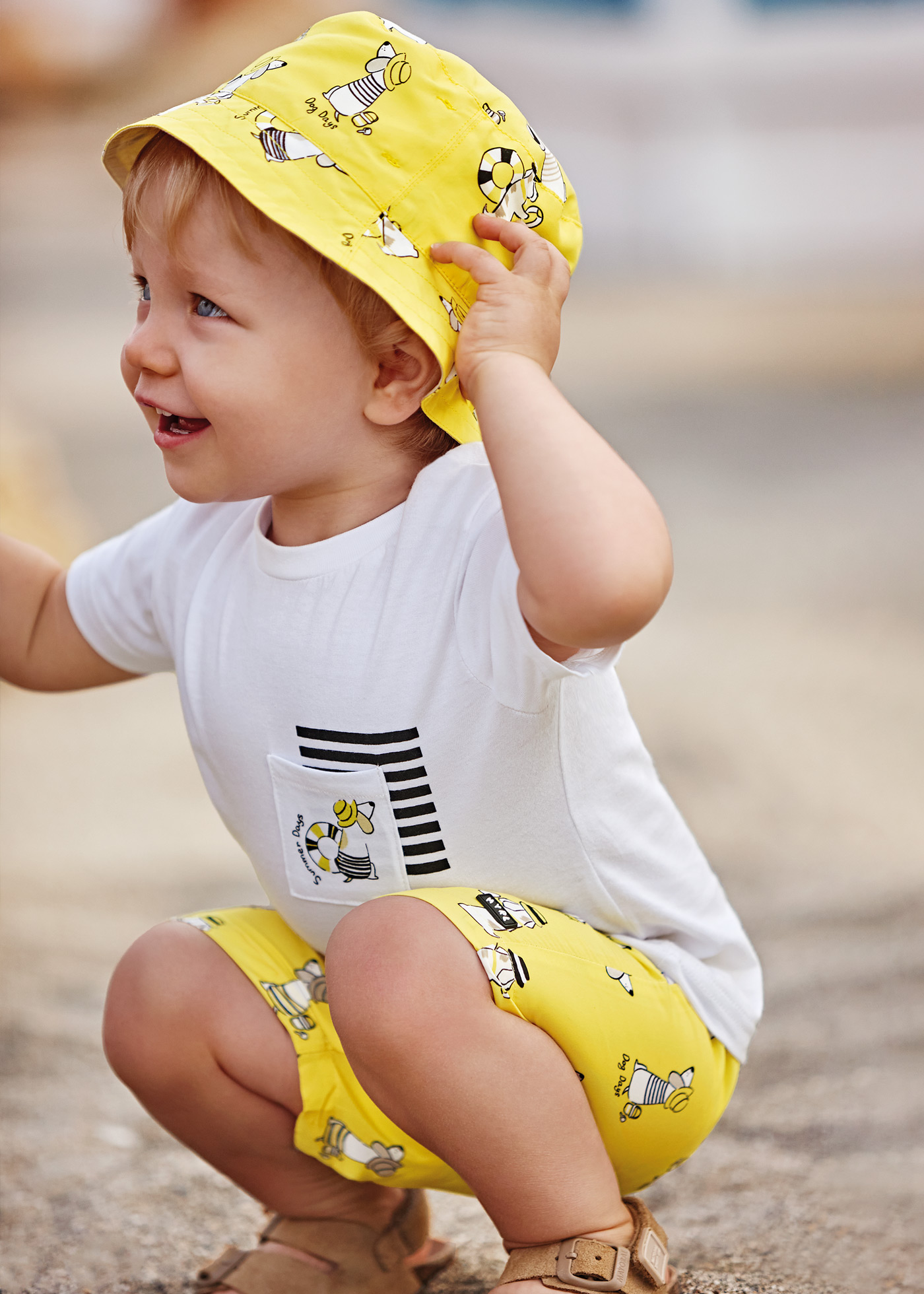 Conjunto de duas peças com camiseta e maiô para bebê