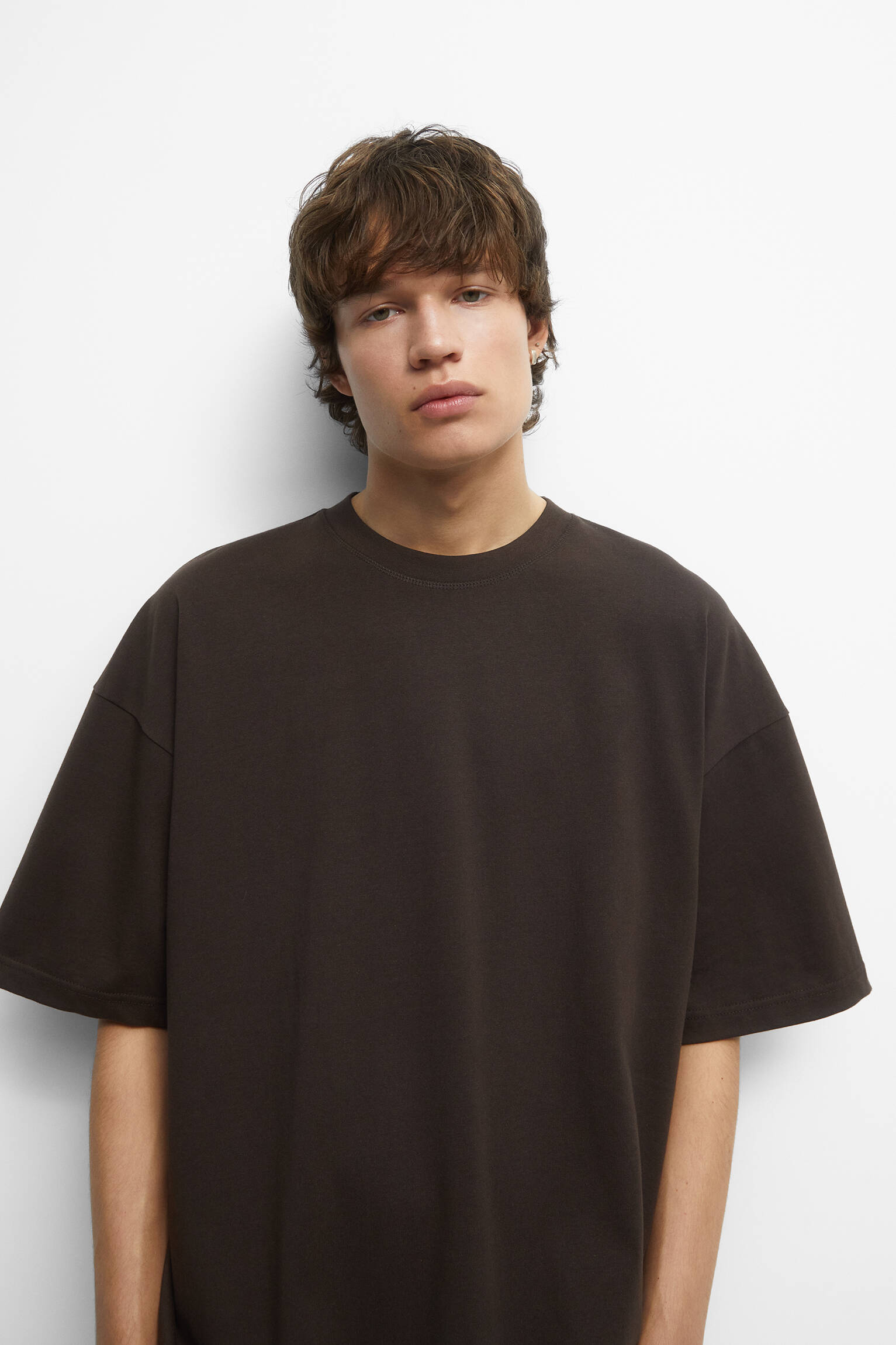 CAMISETA OVERSIZED DE MANGA CURTA - CHOCOLATE
