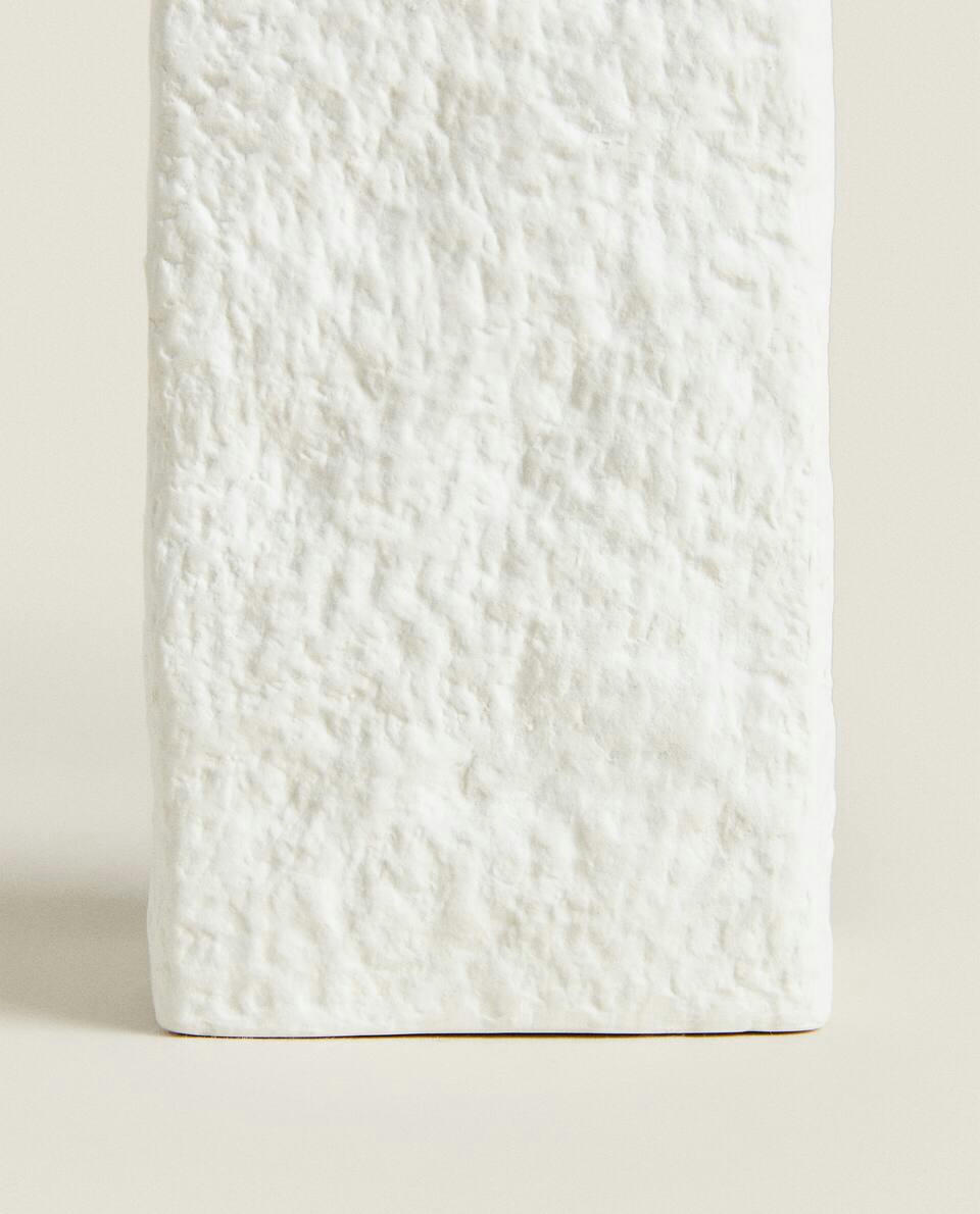 Conjunto de banheiro em cerâmica texturizada