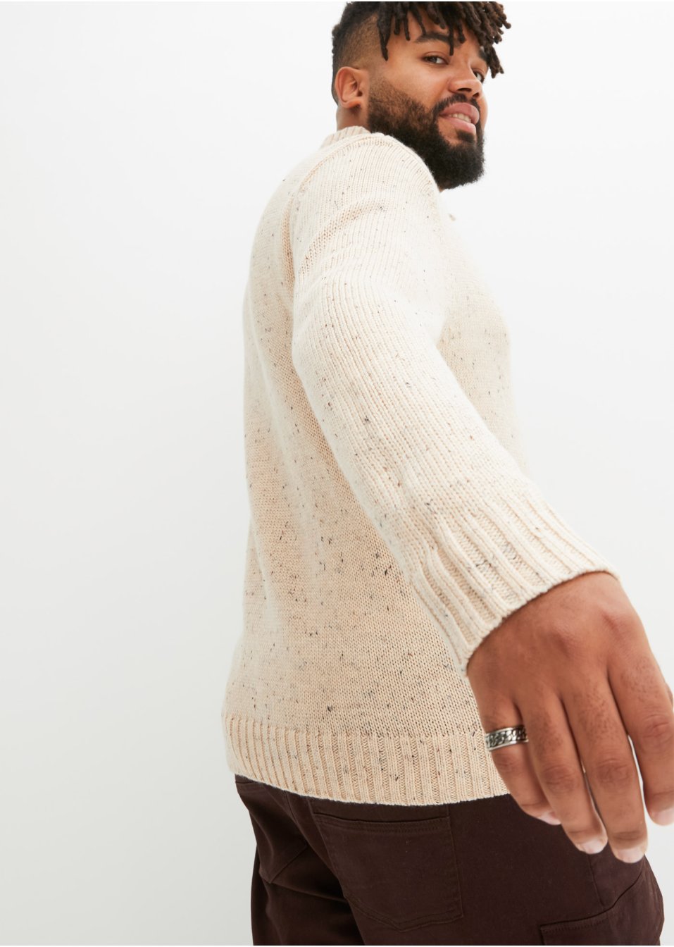 Pull avec bouton brandebourg