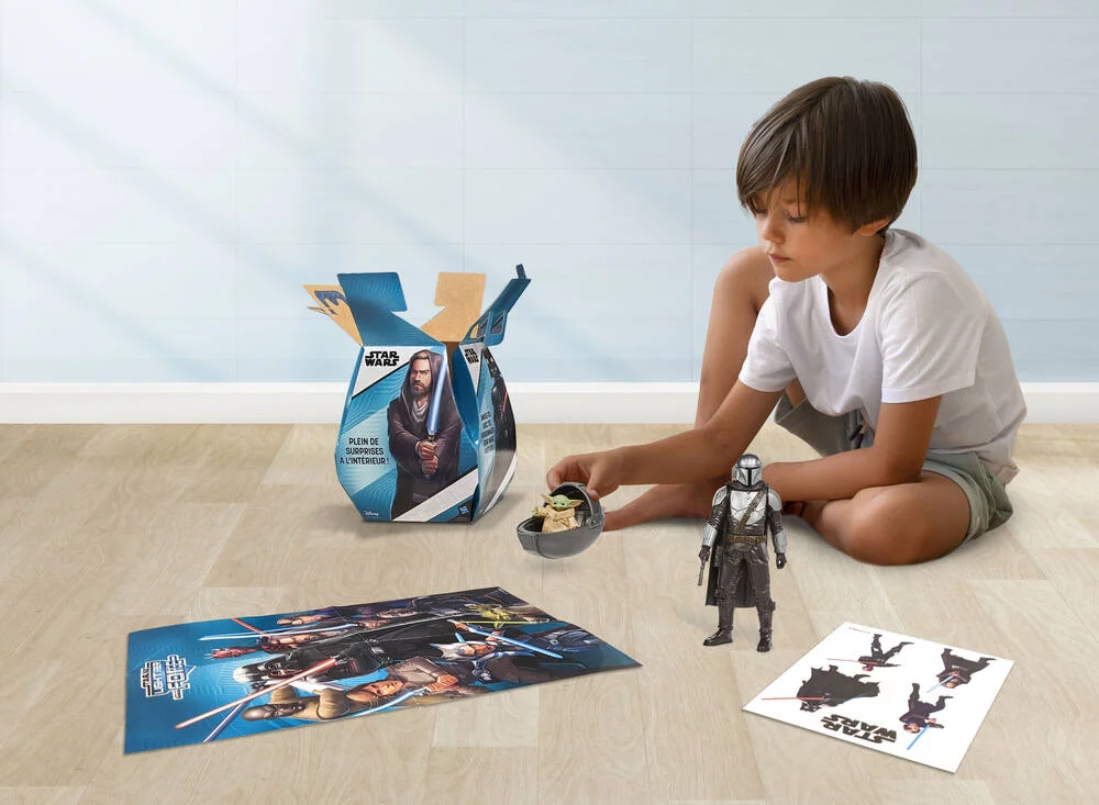STAR WARS -BOITE SURPRISE  AVEC FIGURINES STICKERS ET POSTER