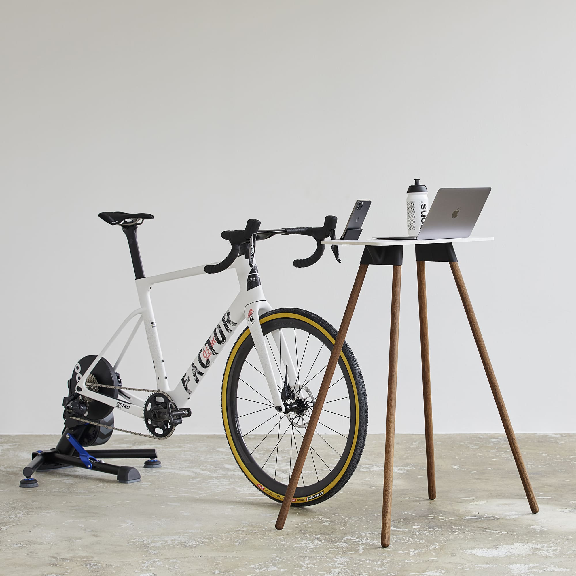 Tons Classic Table med holder kit smoked oak