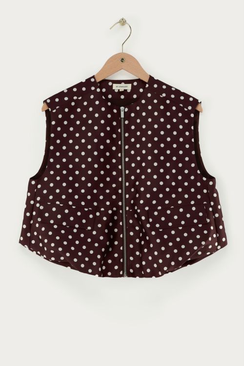 Bruine polkadot gilet in ballon look