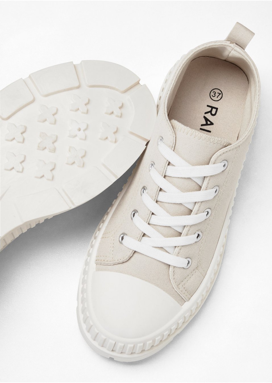 Chaussures à lacets