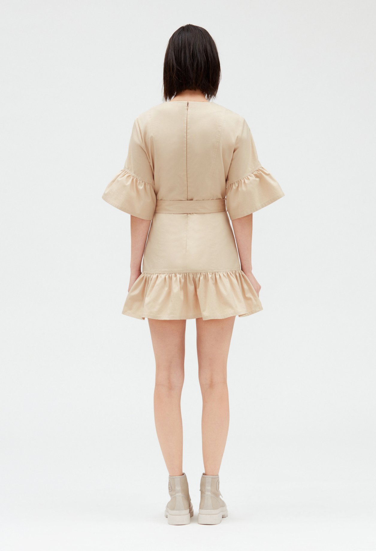 Robe courte manches volantees beige