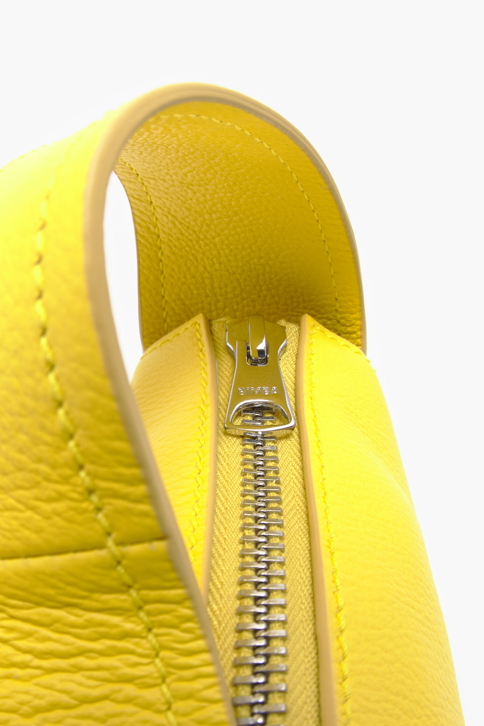 Bolsa hobo pequena de couro amarelo