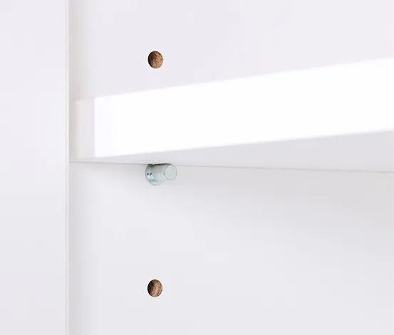 Kleiner Büroschrank mit Furnierkante