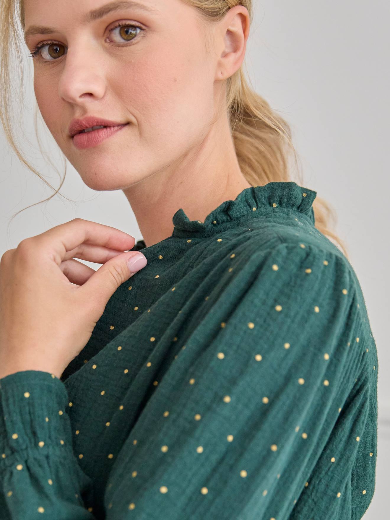 Blusa de chiffon de algodão verde pinho para gestantes e lactantes.