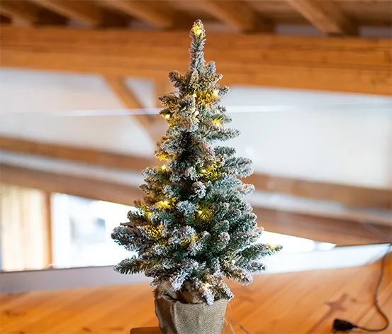 Evergreen LED-Weihnachtsbaum mit Jutetopf, ca. 90 cm