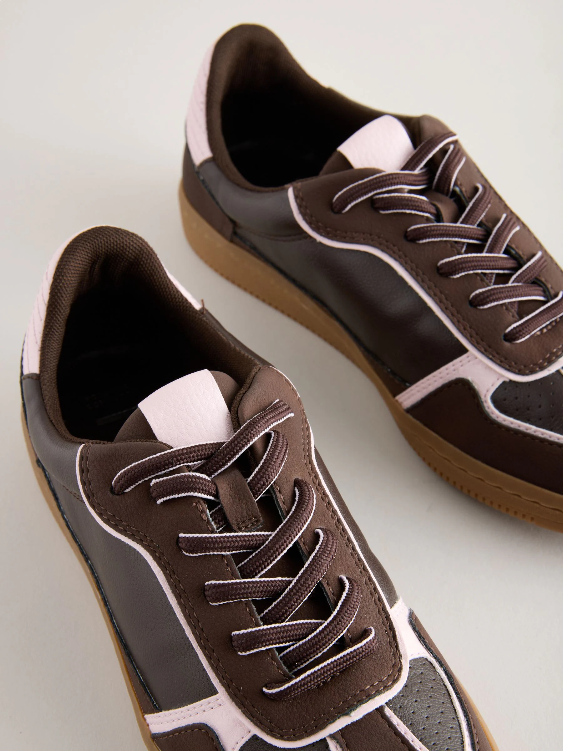 Chocoladebruin - Sneaker met veters