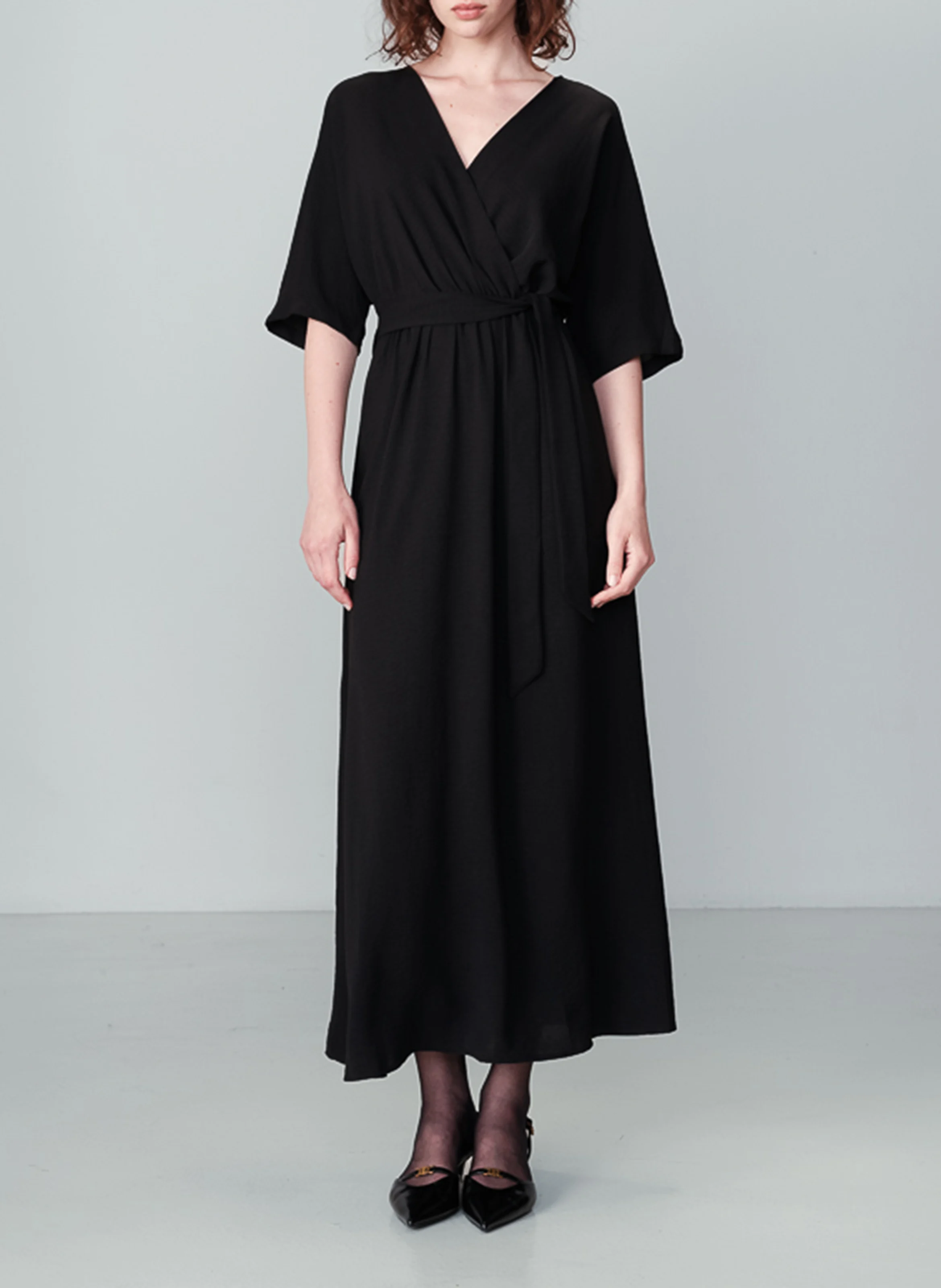 NAYA - Robe longue encolure cache-coeur | Noir