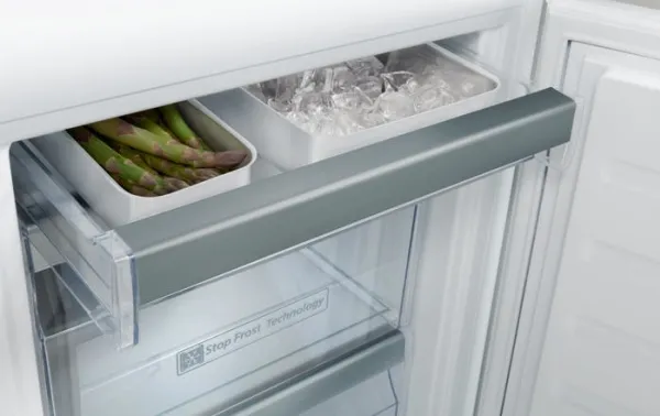 Whirlpool Everest ART 9811 SF2 - Køleskab/fryser - bund-fryser - til indbygning - niche - bredde: 56 cm - dybde: 55 cm - højde: 194 cm - 306 liter - Klasse E - hvid