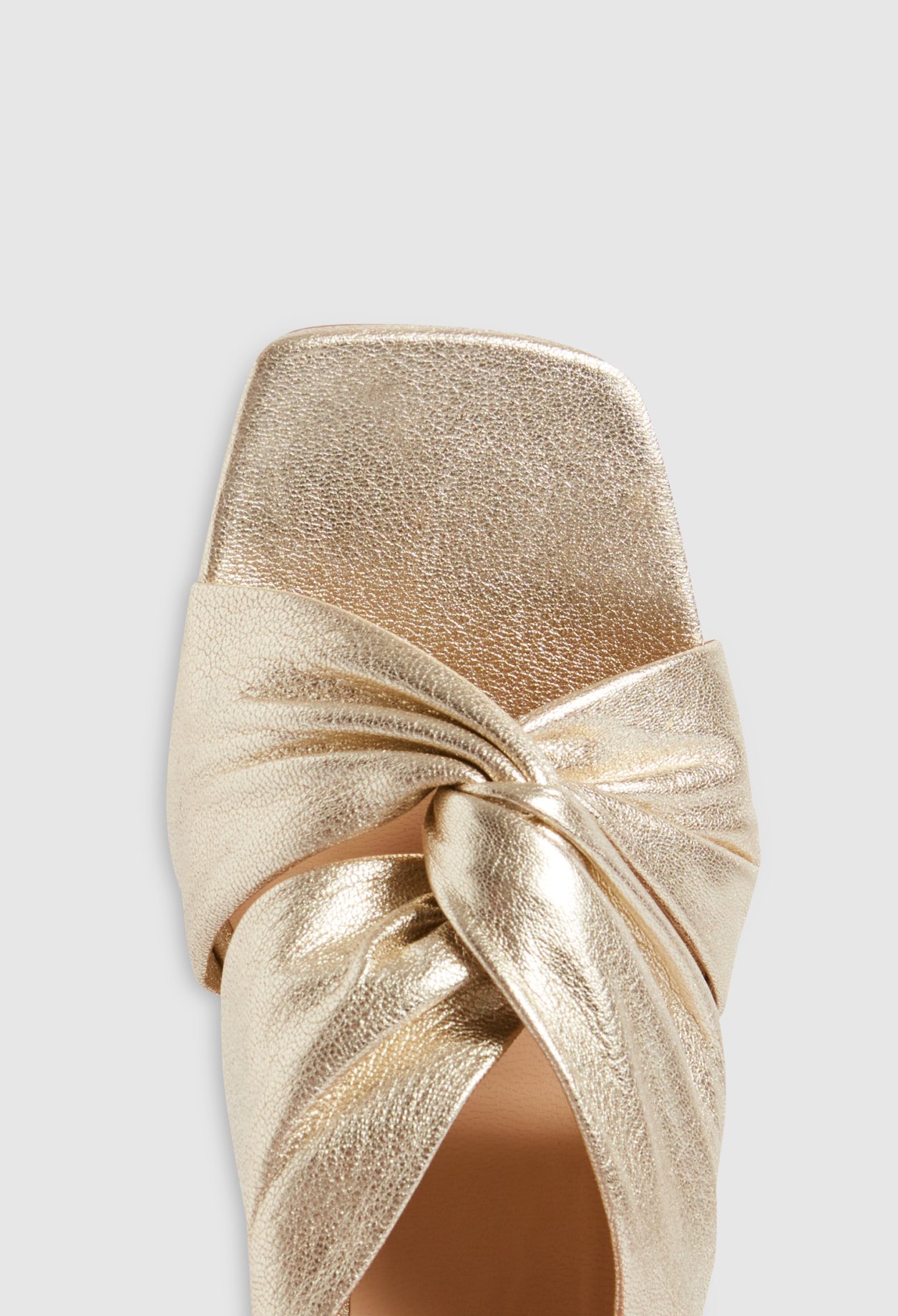 Mules en cuir dore