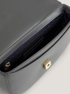 Bolsa transversal com aba e corrente