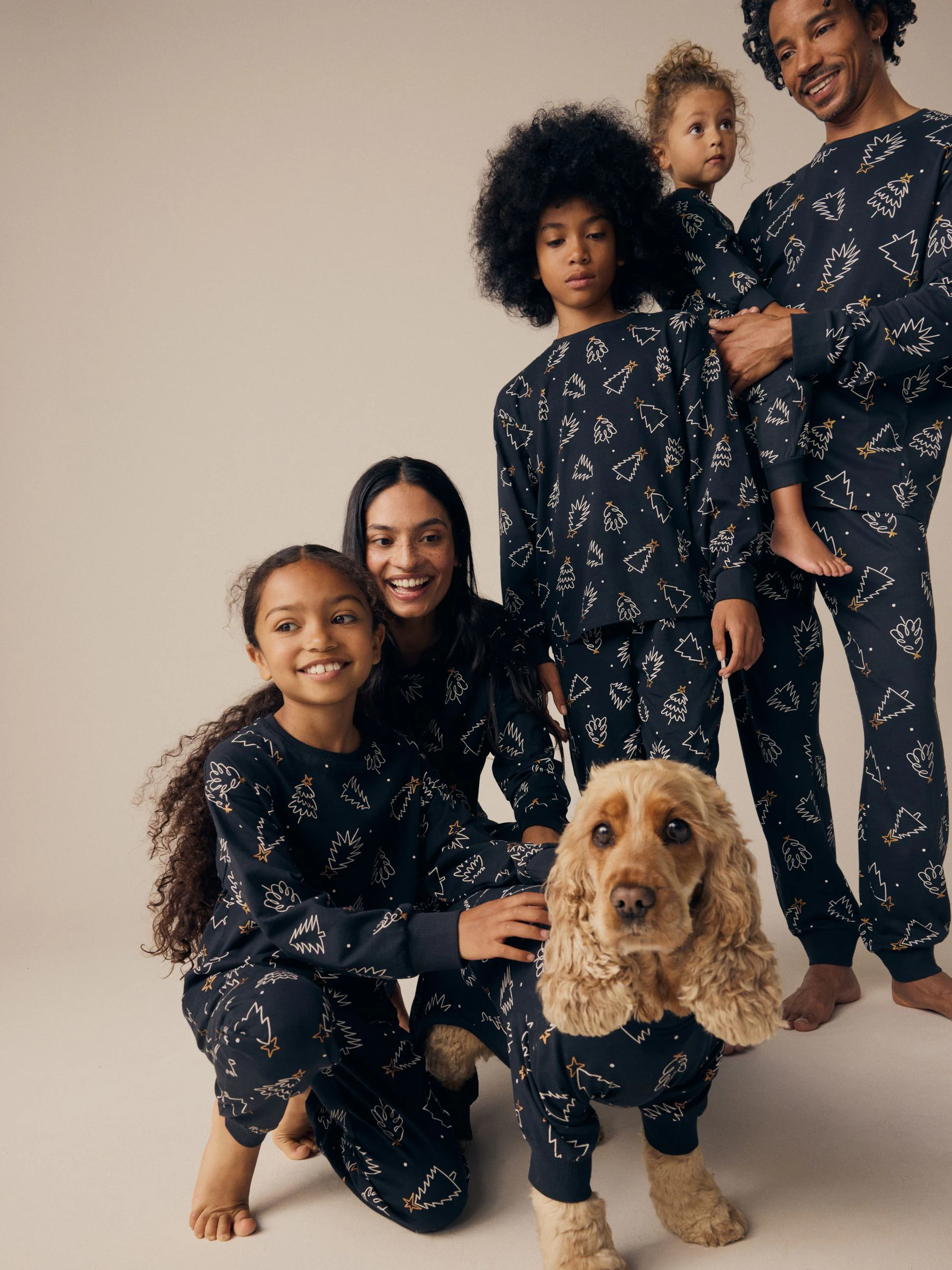 Zwart/wit - Matching Family kerstboompyjama voor honden van 100% katoen