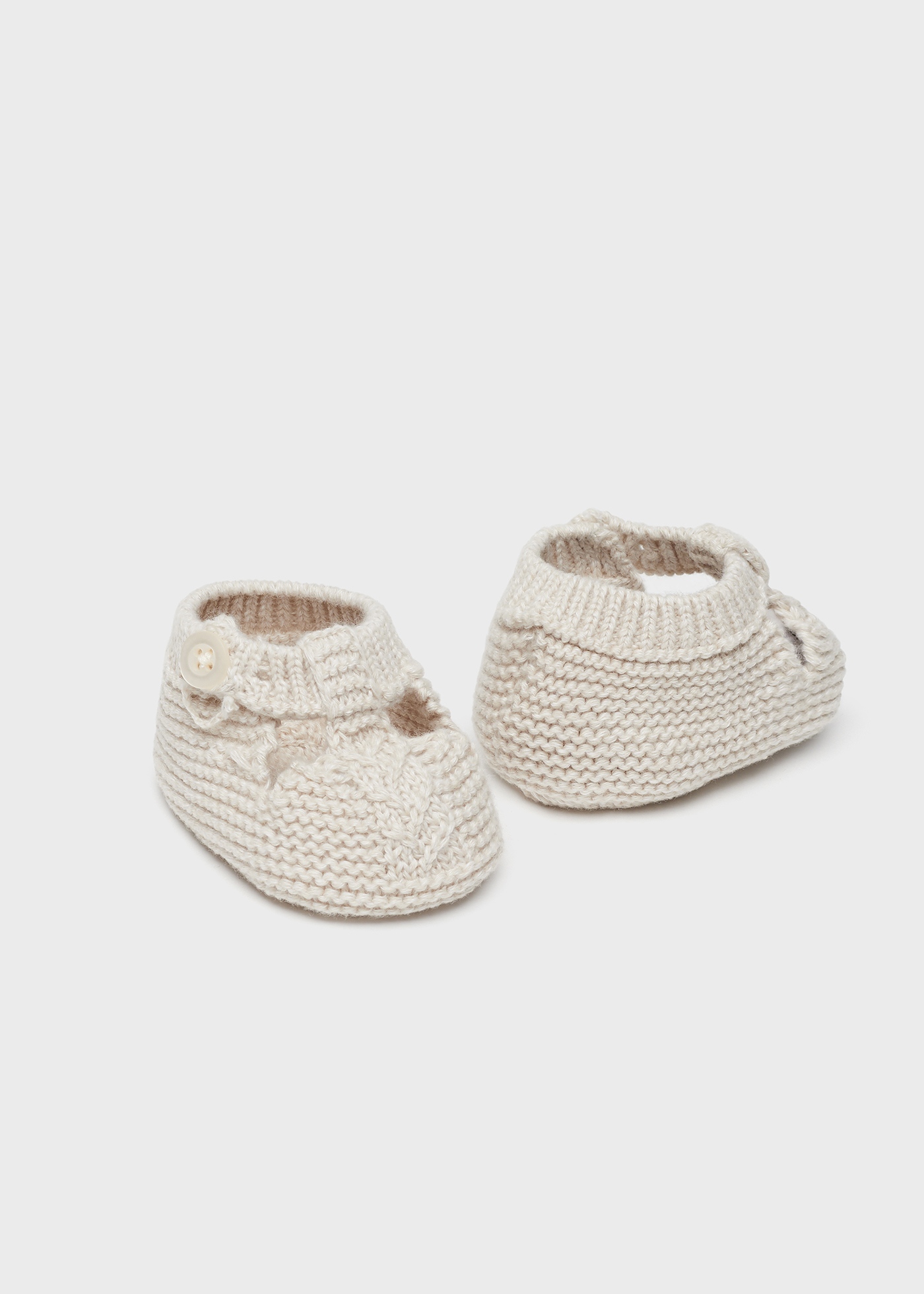 Sapatinhos de malha Better Cotton para recém-nascidos, cor branco-creme