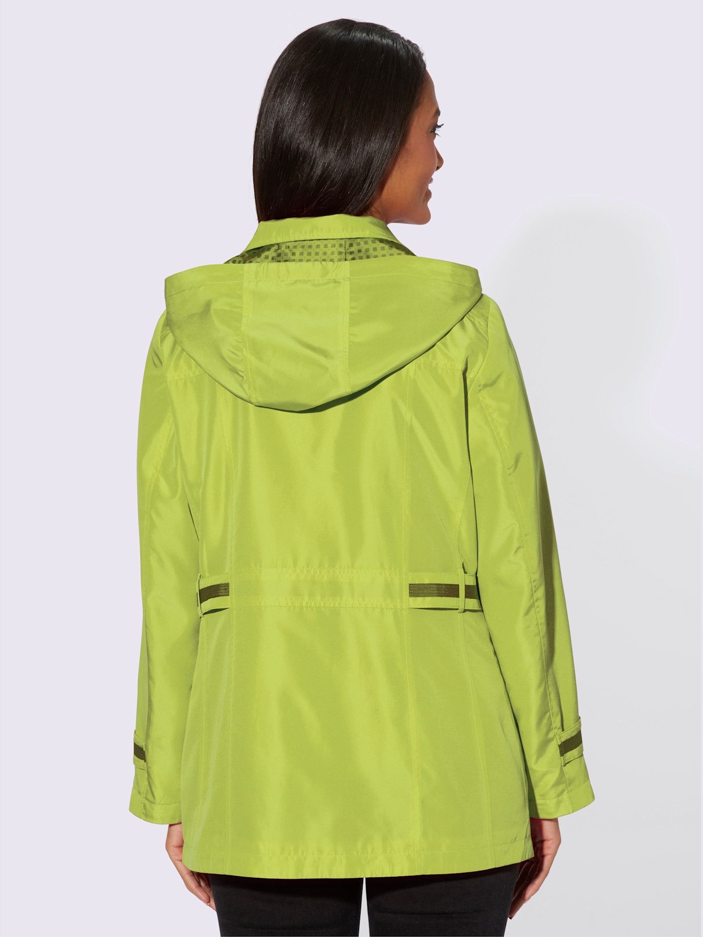 Veste capuche amovible grâce à une glissière