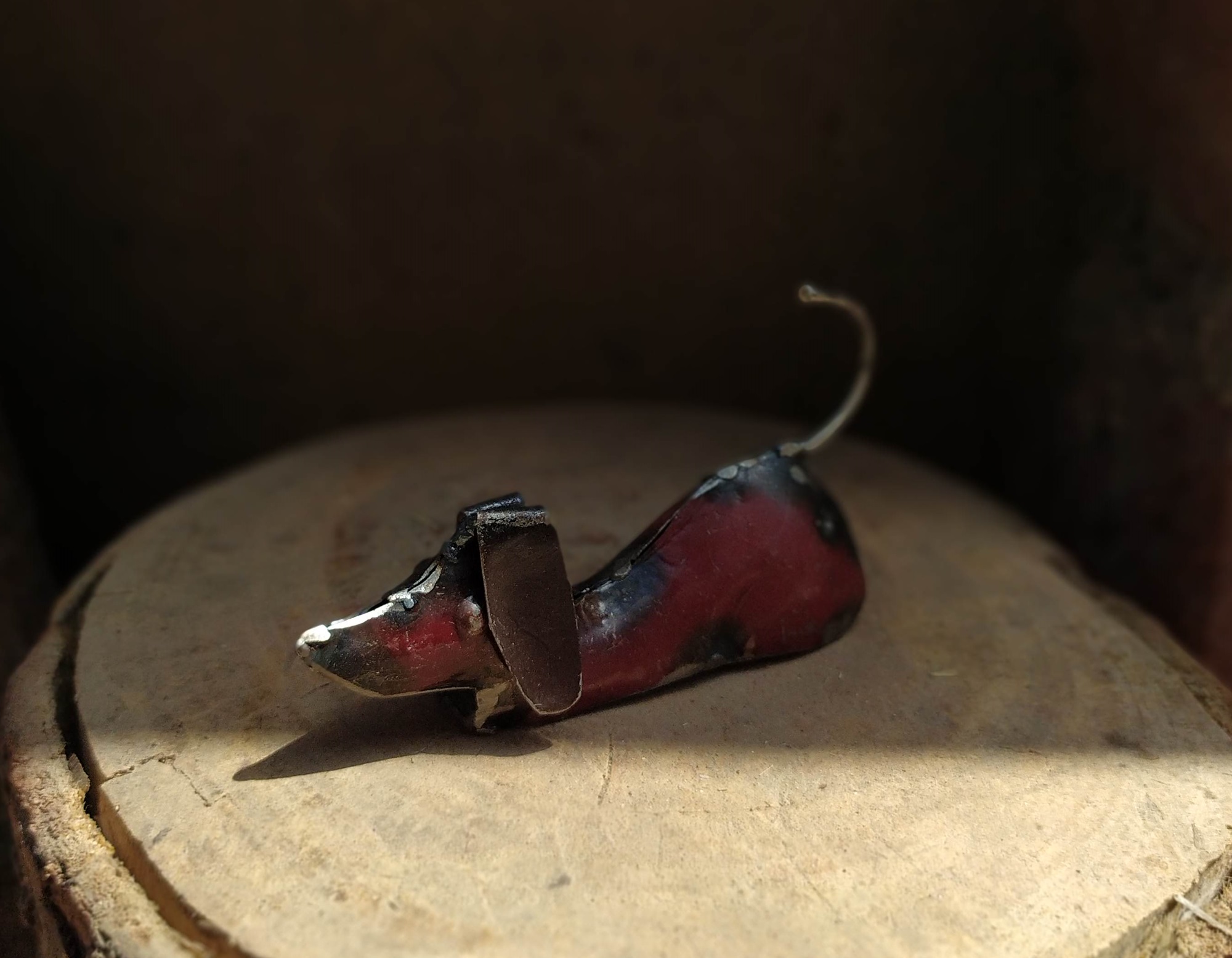 Metallfigur 'Dackel' rot, H 7 cm, B 10 cm, L 3,5 cm von fischer's lagerhaus