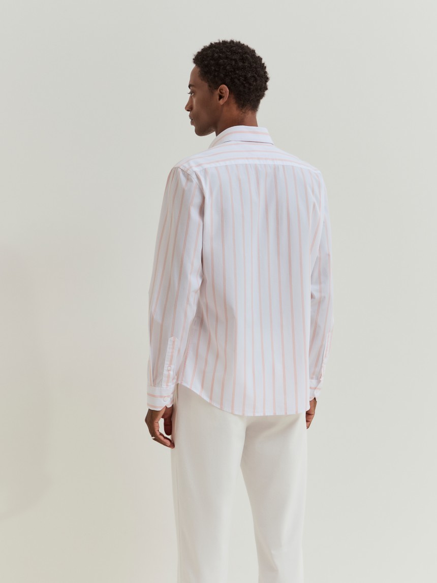 Camisa slim fit em algodão às riscas