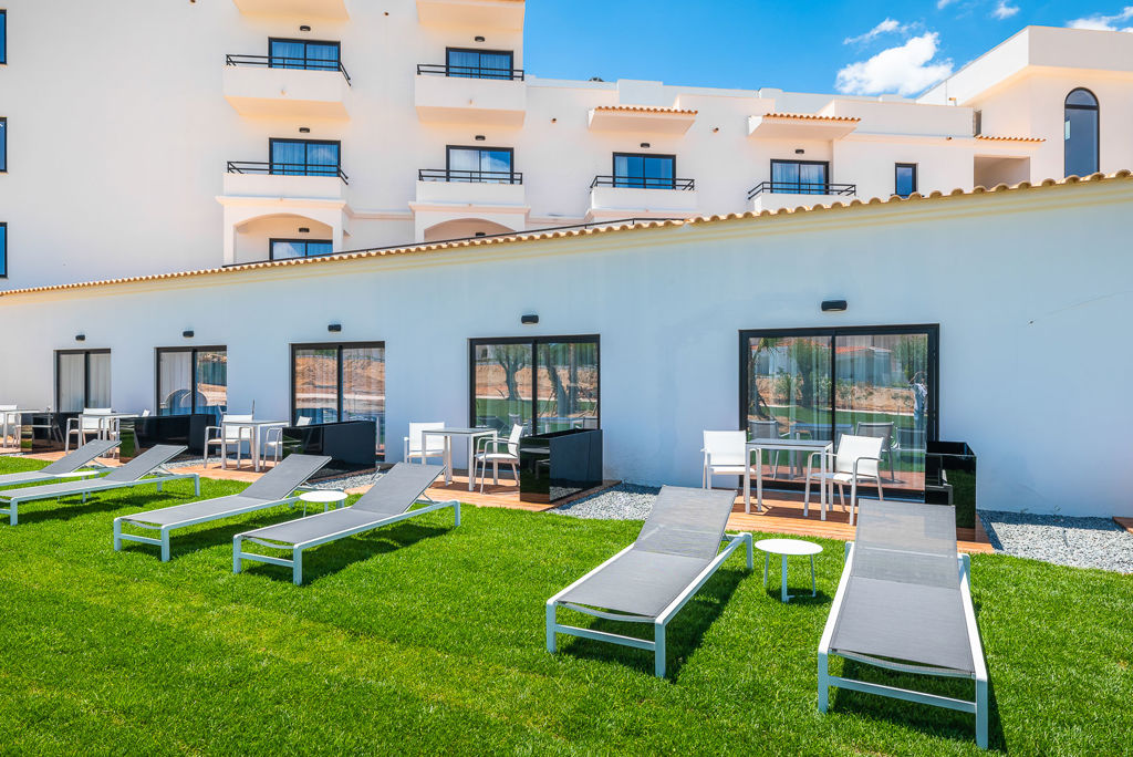 Fly & Go Regency Salgados Logies en ontbijt - Hotel