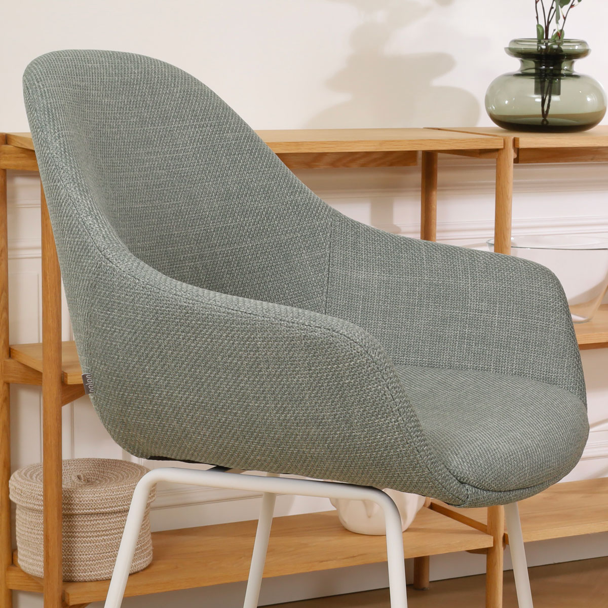 barkruk Nino-Mae licht groen - wit onderstel - 65 cm