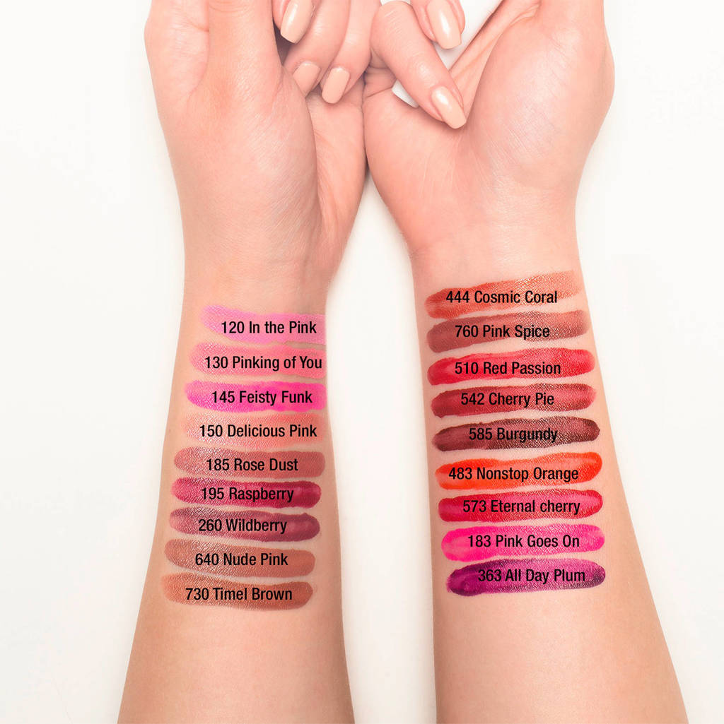 kleur is veel donkerder.SuperStay 24HRS lippenstift - 542 Cherry Pie