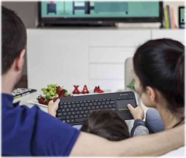 Logitech K400 Plus - Trådløs Tastatur Med Touchpad - Nordisk Layout - Sort