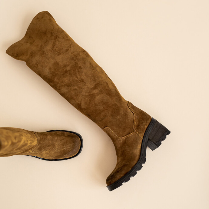 Bottes à talons et semelles crantées  en croute cognac