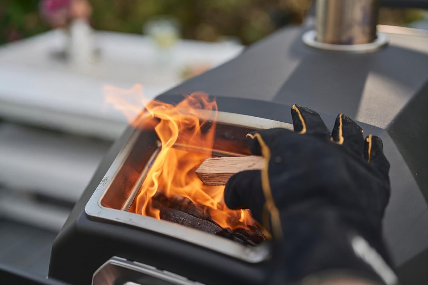 Ooni Karu 2 Pro Multi-Brennstoff Pizzaofen - Edelstahl Outdoor Pizzaofen mit Pizzastein & integriertem Thermometer für 40 cm große Pizzen, Outdoor Grill - Schwarz