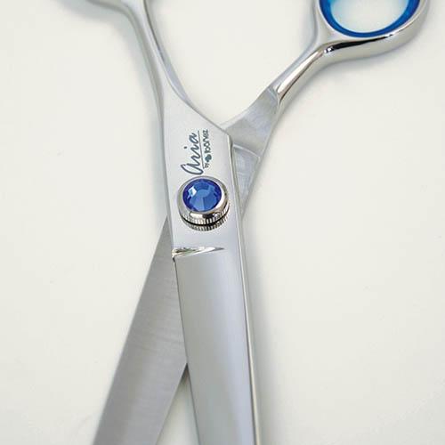 Tesoura reta Ibáñez ARIA. 15,5 a 21 cm. Tesoura reta Ibáñez ARIA de 15,5 cm para cães e gatos, para tosa de cães.