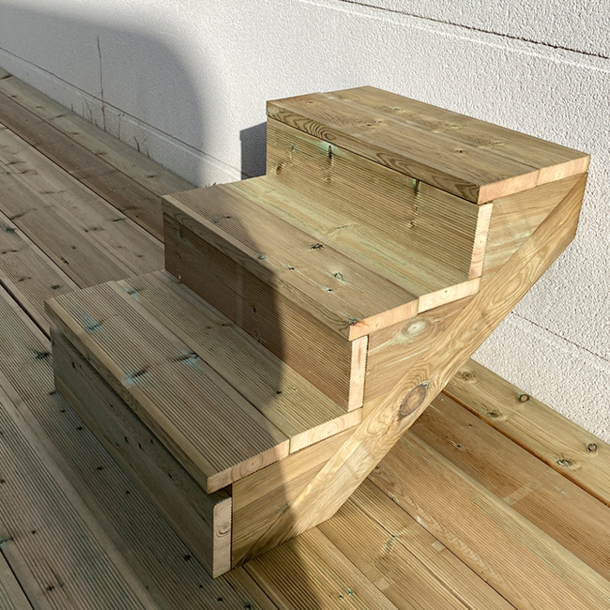 Tuintrap, buitentrap, terrastrap, hout, 54 cm hoog, 3 treden, 60 cm breed, met stootborden