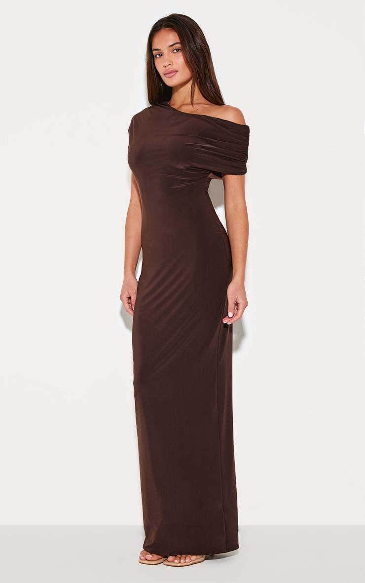 Dark Chocolate Robe Longue Asymétrique À Manches Froncées En Tissu Soyeux Double Épaisseur