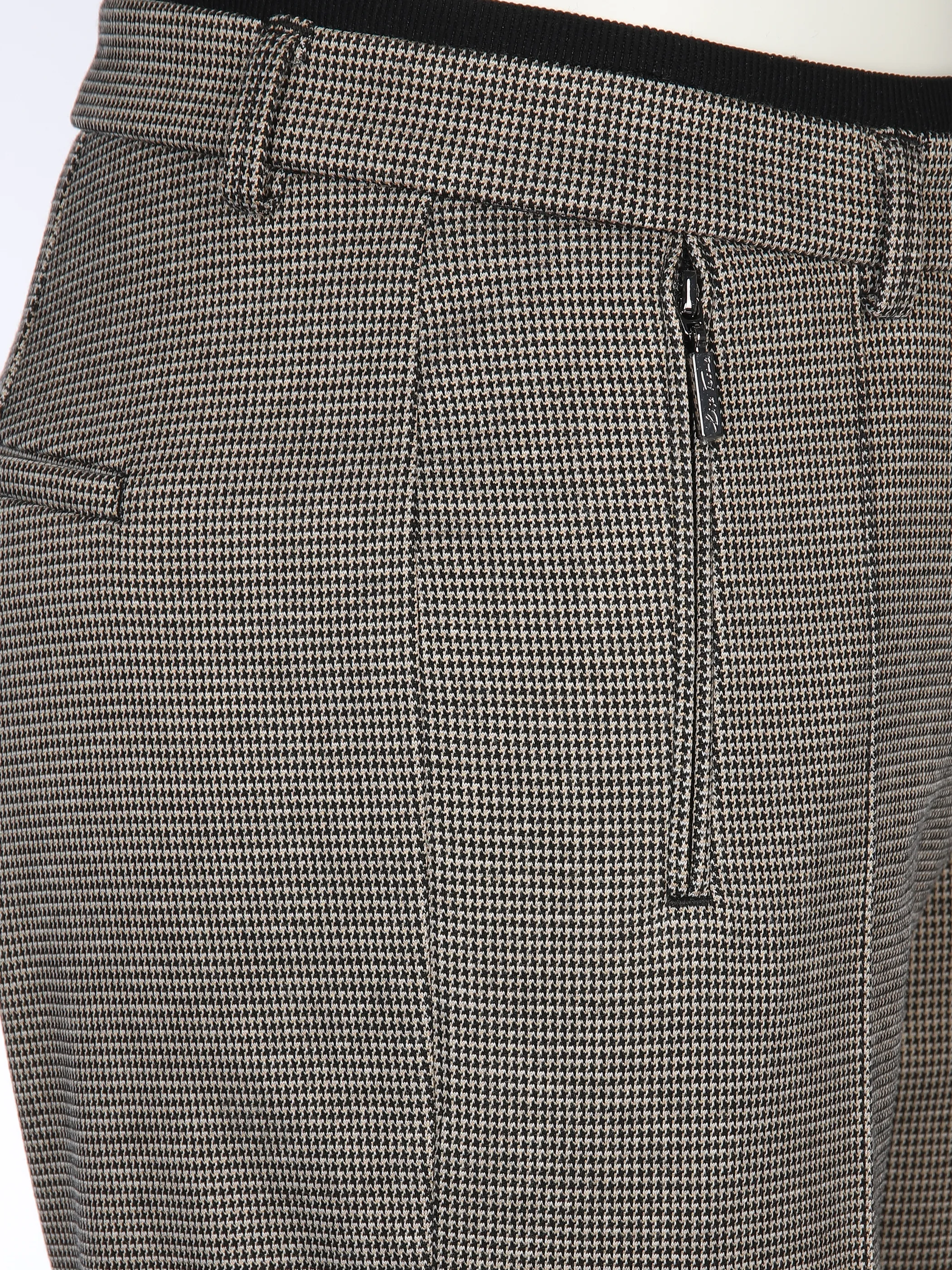Damen Hose im Minimalprint